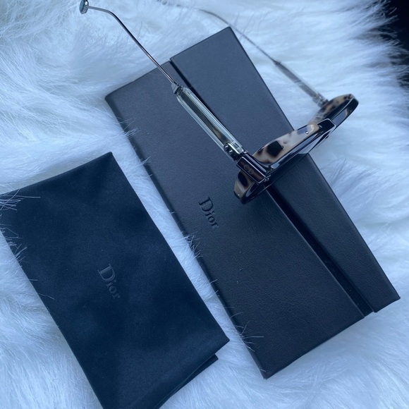 Authentic Christian Dior umbrage Sunglasses 52mm - Picture 10 of 12